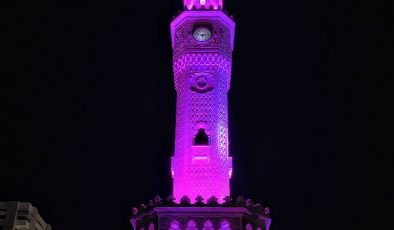 İzmir Saat Kulesi ‘mor’a büründü
